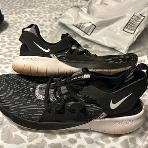 Nike Flex. Black. Size 8.5
